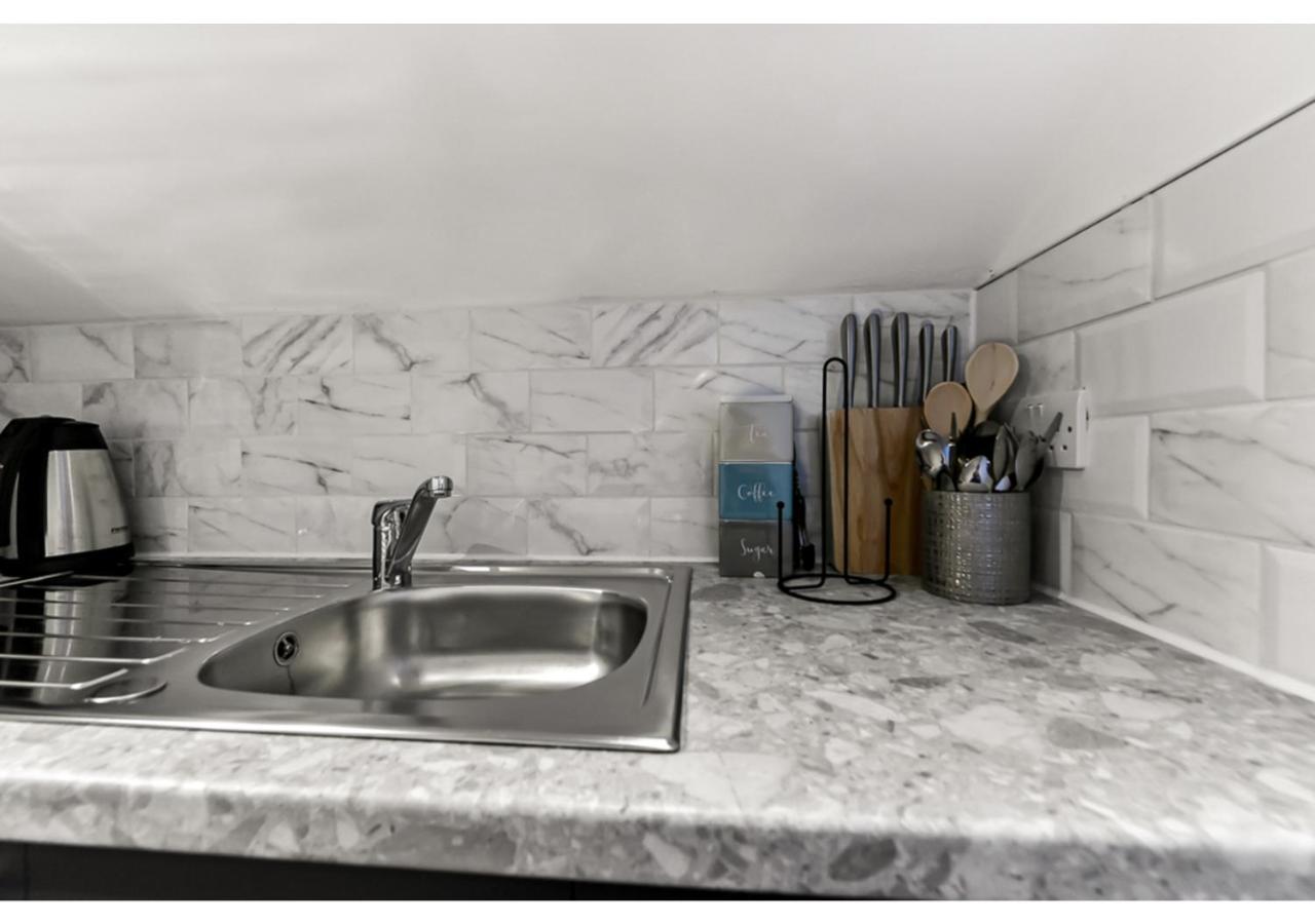 Sleek And Modern Studio With Minimalist Vibe Appartement Chelmsford Buitenkant foto